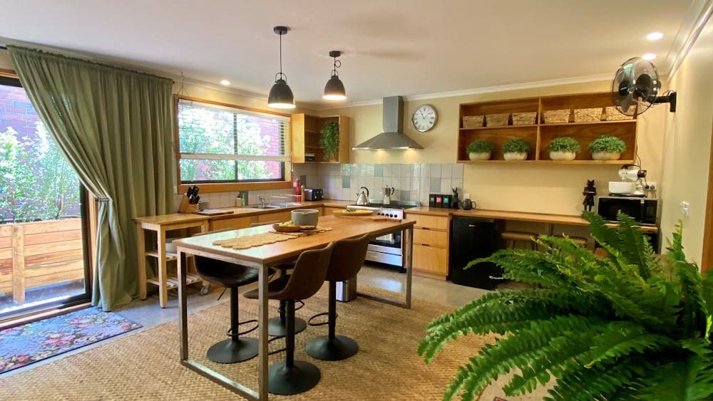 313LYDIARDgeneral.stay