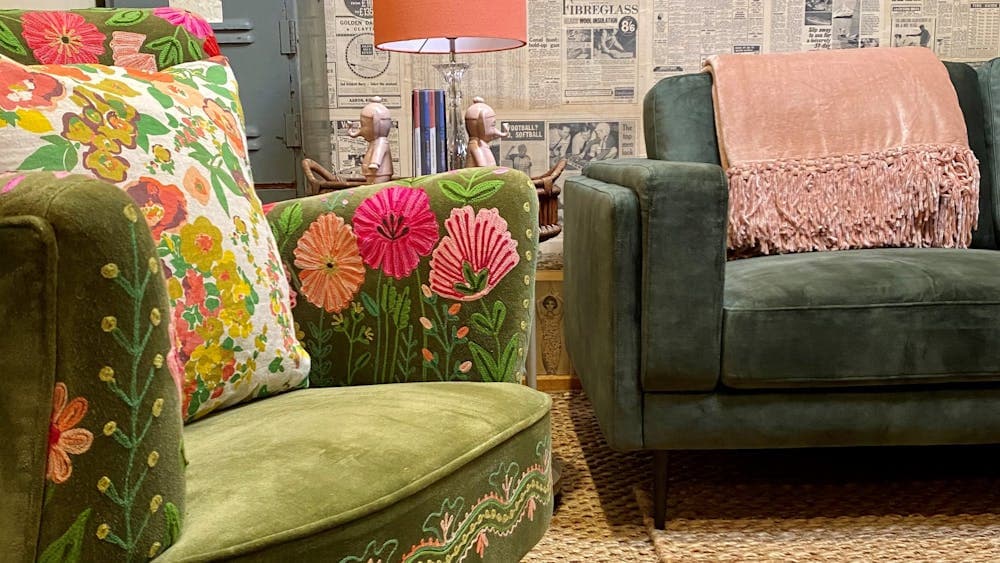 313LYDIARDgeneral.stay