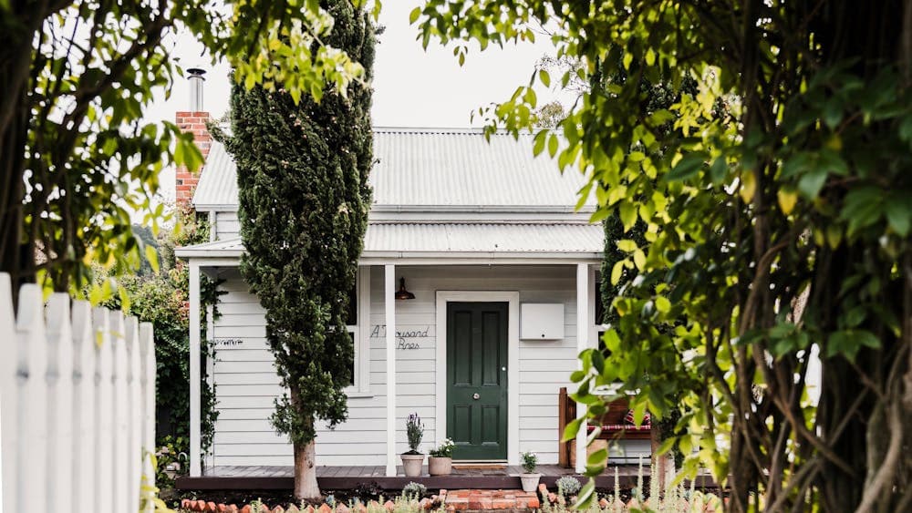Front view of cottage standing at the gate