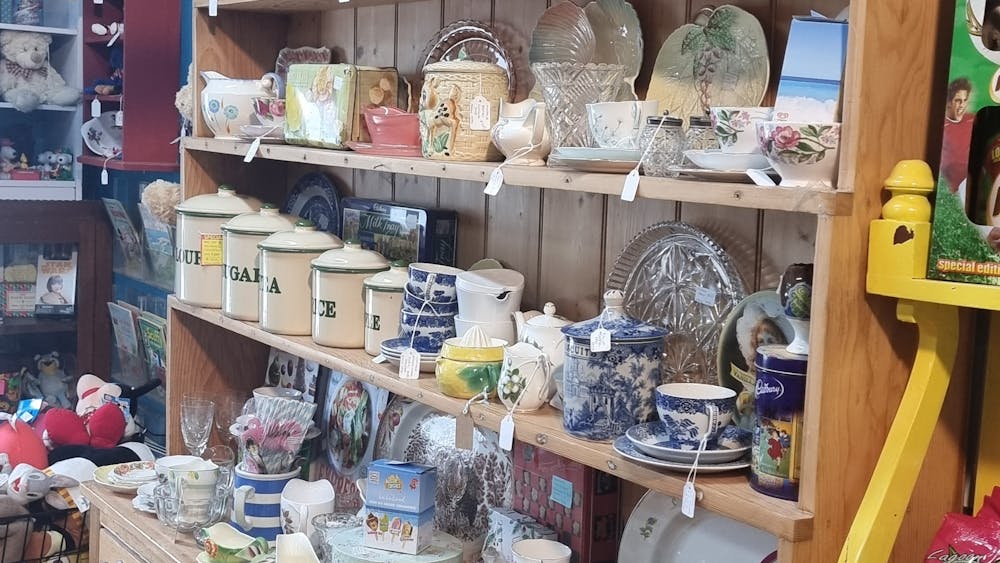 1000's of vintage kitchen items for display or use