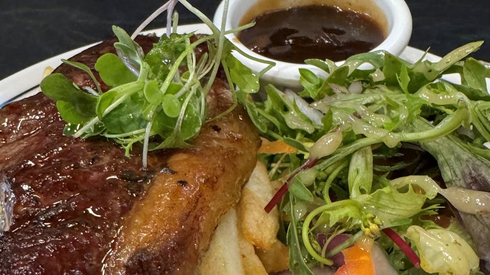 Porterhouse, Chips & Salad