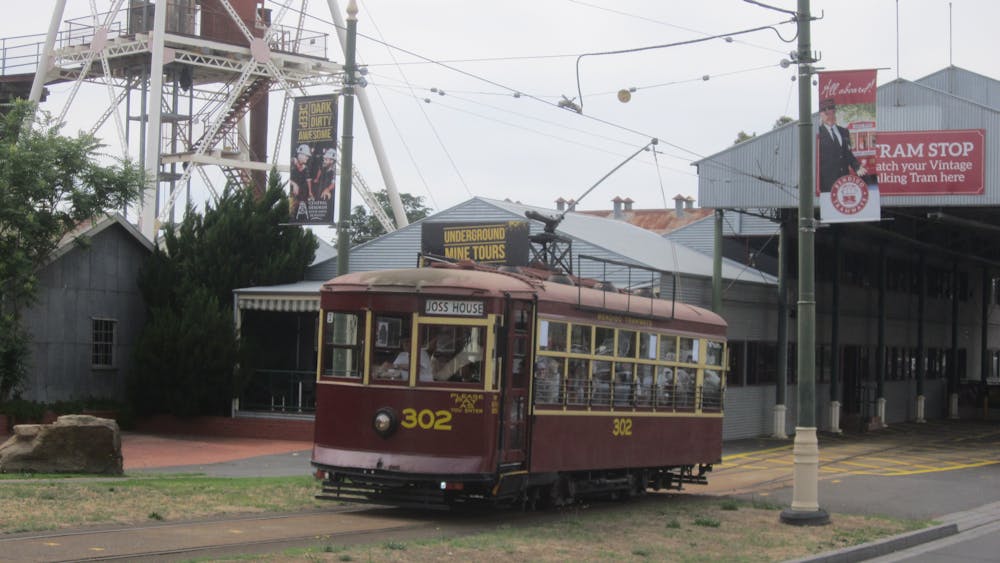 Bendigo tram leaving Central Deborah Goldmine, Bendigo