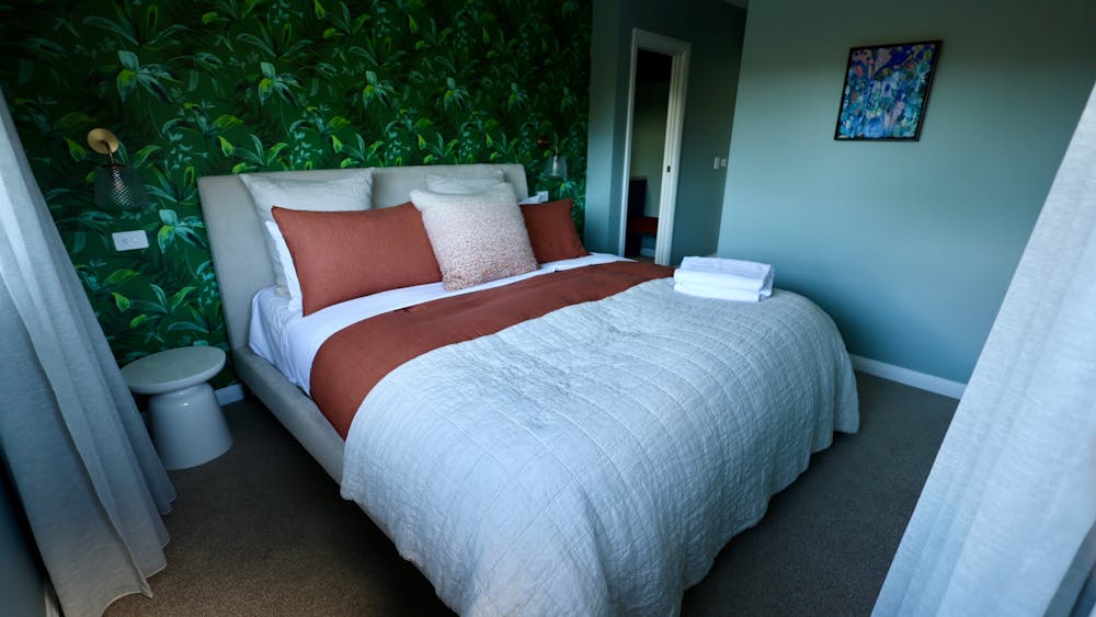 Bedroom comforts in Logue